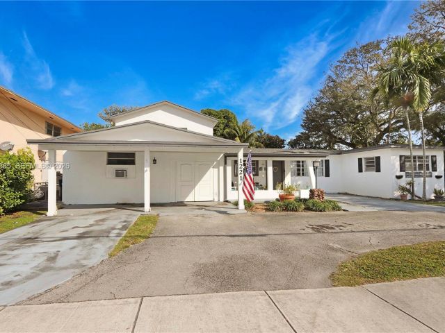 Продажа дома по адресу 1221 SW 74th Ct - фото 7441515