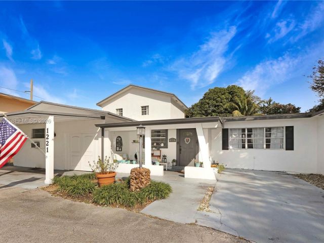 Продажа дома по адресу 1221 SW 74th Ct - фото 7441516