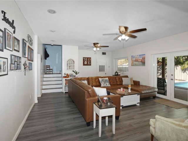 Продажа дома по адресу 1221 SW 74th Ct - фото 7441517