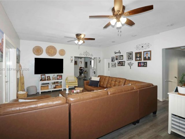 Продажа дома по адресу 1221 SW 74th Ct - фото 7441518