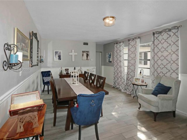 Продажа дома по адресу 1221 SW 74th Ct - фото 7441519