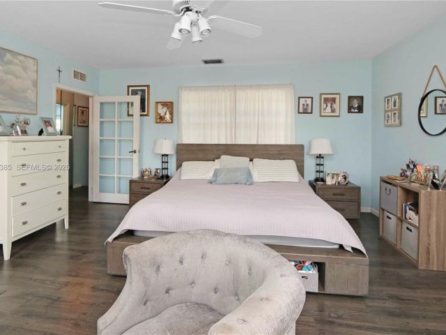 Продажа дома по адресу 1221 SW 74th Ct - фото 7441529