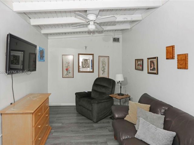 Продажа дома по адресу 1221 SW 74th Ct - фото 7441533