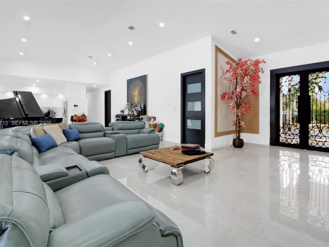 Продажа дома по адресу 2600 SW 128th Ave - фото 7441497