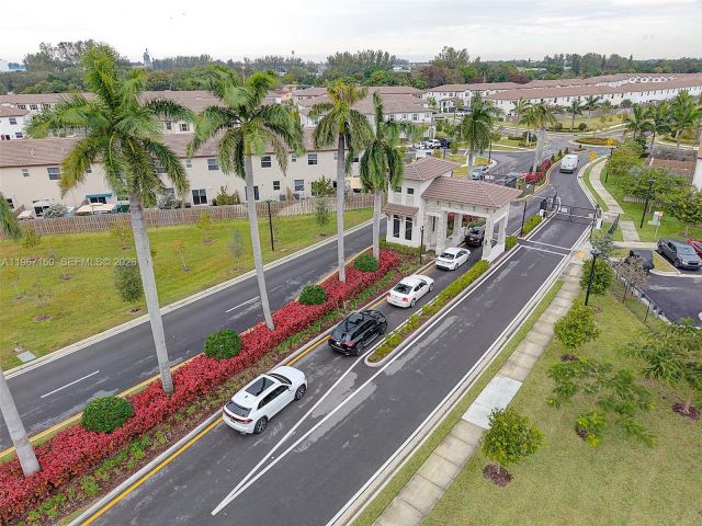 Продажа дома по адресу 12121 NW 23rd Ct - фото 7441455