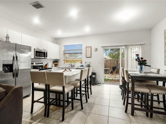 Продажа дома по адресу 12121 NW 23rd Ct - фото 7441466