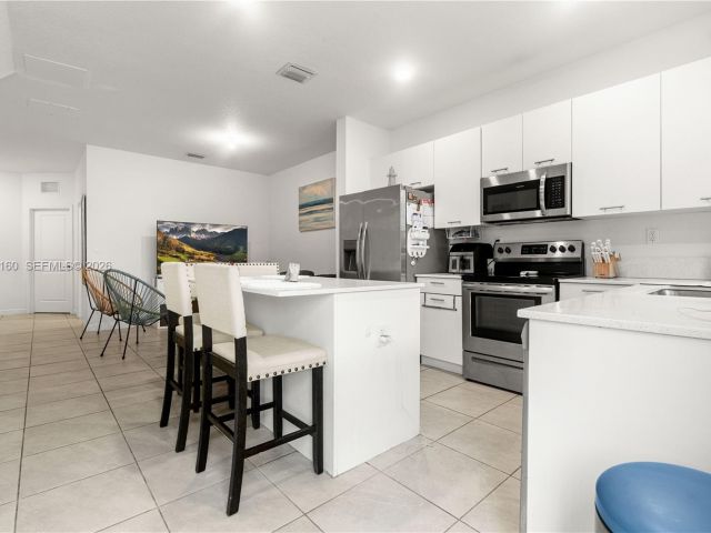 Продажа дома по адресу 12121 NW 23rd Ct - фото 7441469