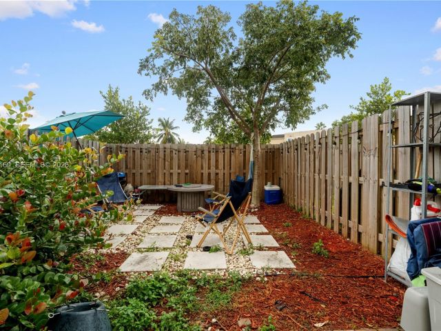 Продажа дома по адресу 12121 NW 23rd Ct - фото 7441470