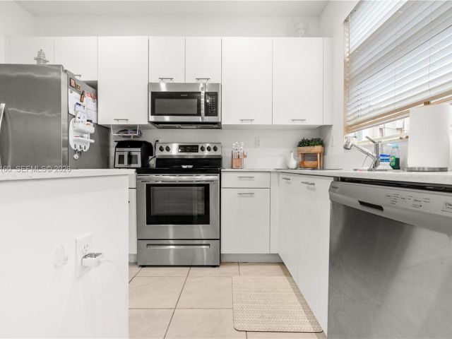 Продажа дома по адресу 12121 NW 23rd Ct - фото 7441472