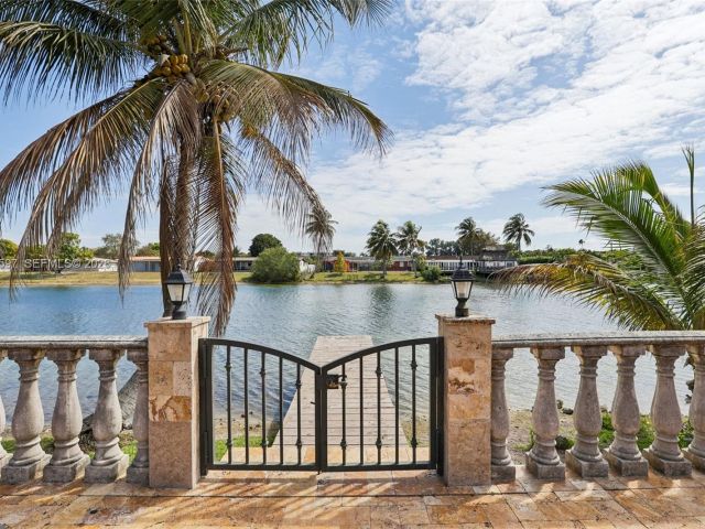 Продажа дома по адресу 8333 SW 144th Ct - фото 7441535