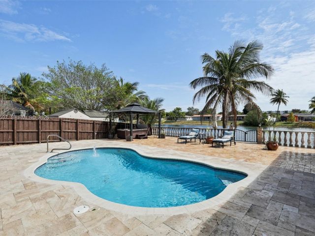 Продажа дома по адресу 8333 SW 144th Ct - фото 7441543