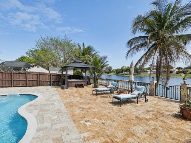 Продажа дома по адресу 8333 SW 144th Ct - фото 7441544