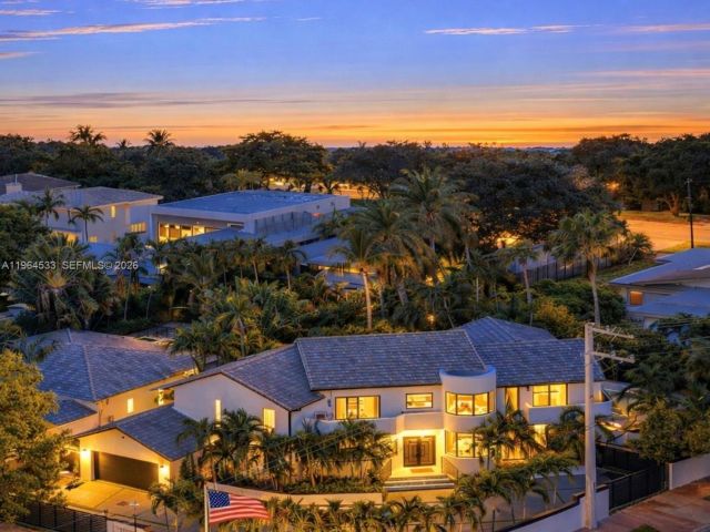 Продажа дома по адресу 6180 Pine Tree Dr - фото 7440331