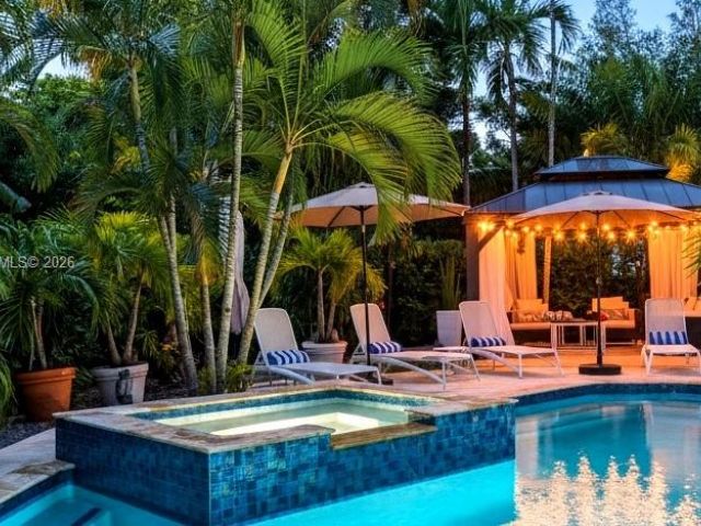 Продажа дома по адресу 6180 Pine Tree Dr - фото 7440333