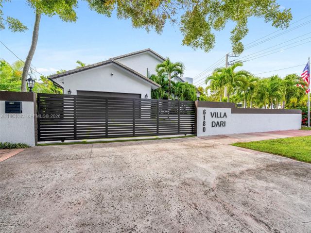 Продажа дома по адресу 6180 Pine Tree Dr - фото 7440335