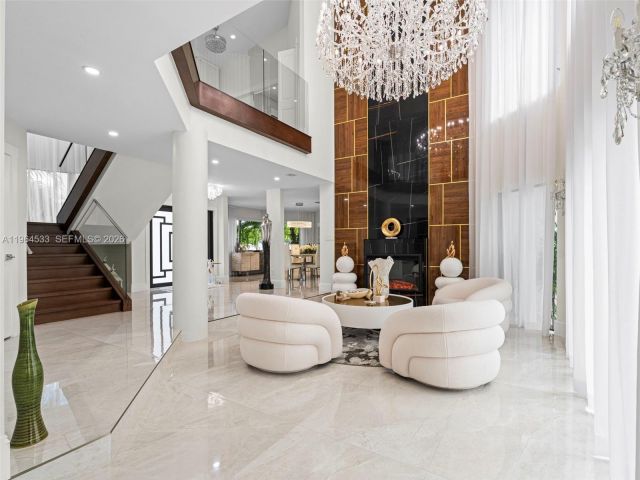 Продажа дома по адресу 6180 Pine Tree Dr - фото 7440343