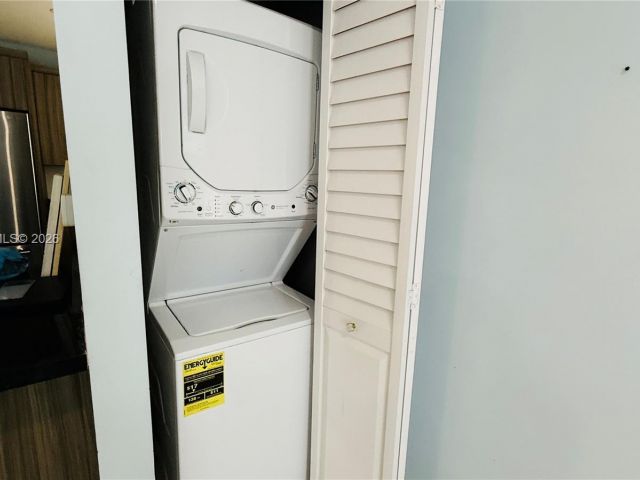 Дом в аренду по адресу 2318 Washington St - фото 7449250