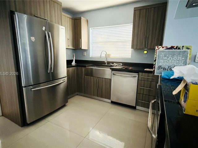 Дом в аренду по адресу 2318 Washington St - фото 7449251