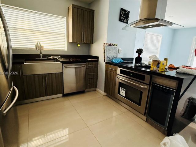 Дом в аренду по адресу 2318 Washington St - фото 7449252