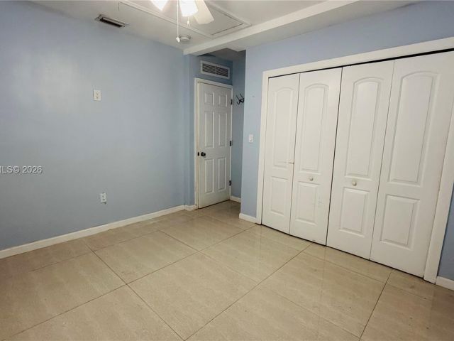 Дом в аренду по адресу 2318 Washington St - фото 7449256