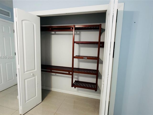 Дом в аренду по адресу 2318 Washington St - фото 7449257