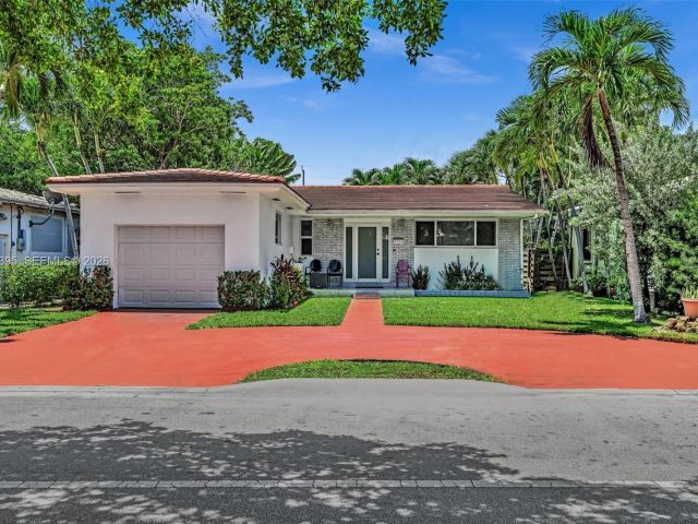 Продажа дома по адресу 9524 Byron Ave - фото 7442811