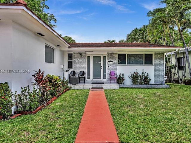 Продажа дома по адресу 9524 Byron Ave - фото 7442813