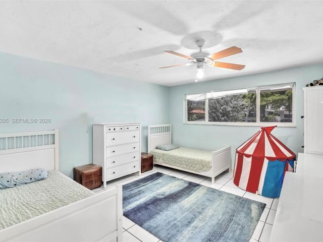 Продажа дома по адресу 9524 Byron Ave - фото 7442814