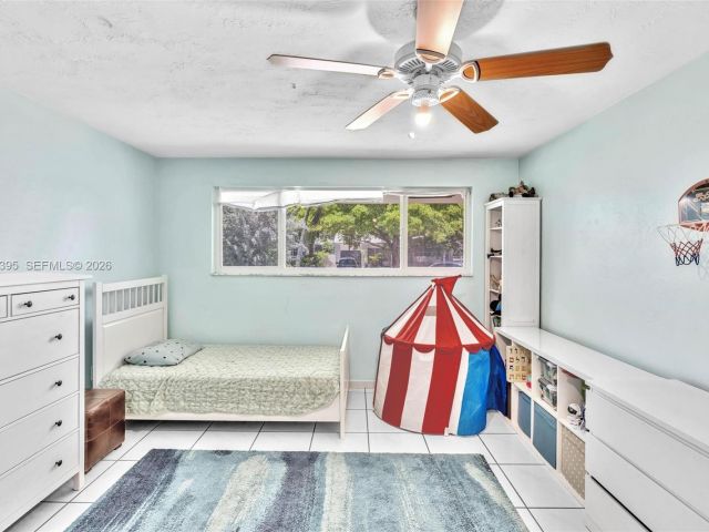 Продажа дома по адресу 9524 Byron Ave - фото 7442815