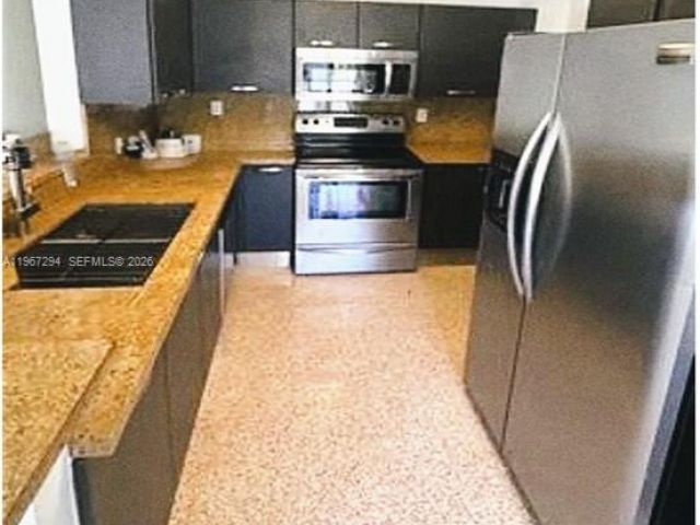 Продажа дома по адресу 11600 NE 6th Ave - фото 7445349