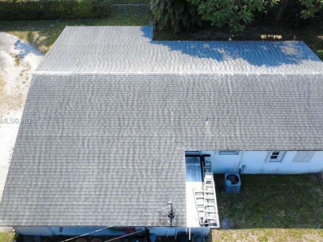 Продажа дома по адресу 11600 NE 6th Ave - фото 7445353