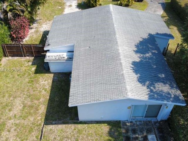 Продажа дома по адресу 11600 NE 6th Ave - фото 7445355