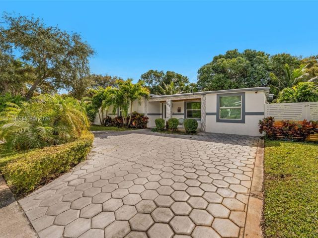 Продажа дома по адресу 860 NE 142nd St - фото 7442962