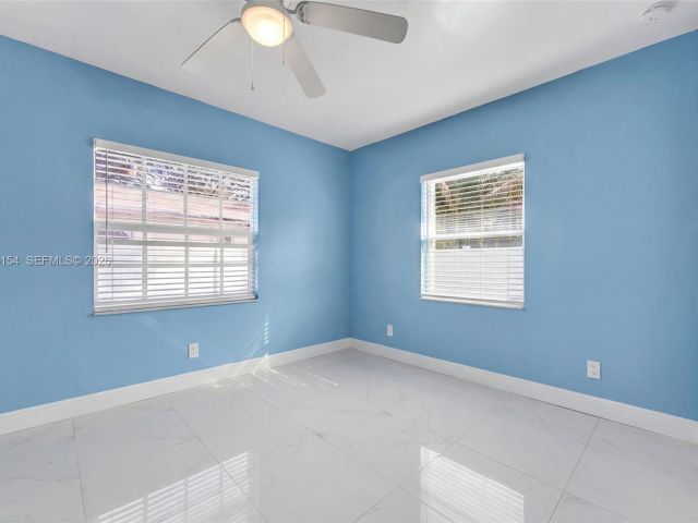 Продажа дома по адресу 860 NE 142nd St - фото 7442968