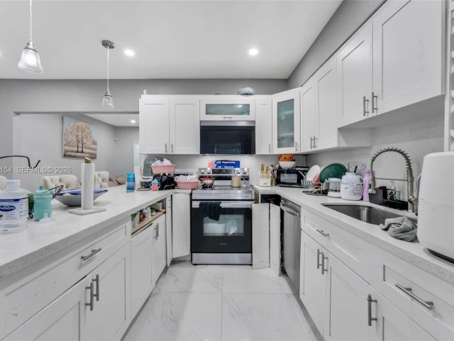 Продажа дома по адресу 860 NE 142nd St - фото 7442972