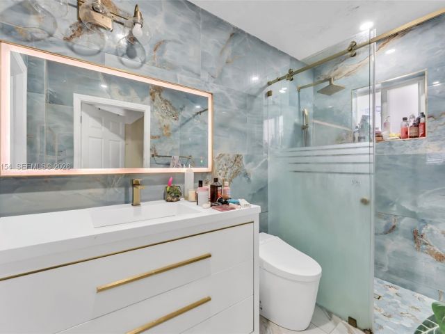 Продажа дома по адресу 860 NE 142nd St - фото 7442973