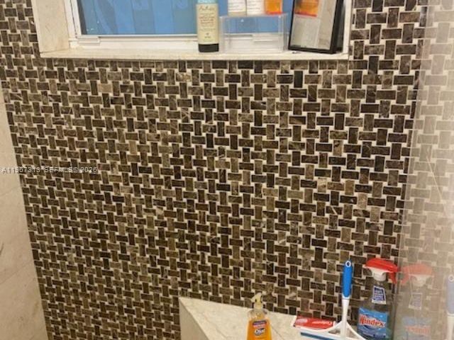 Продажа дома по адресу 3129 Hollywood Blvd - фото 7440406