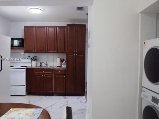 Продажа дома по адресу 1821 Harding St - фото 7442926