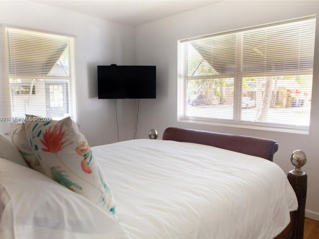 Продажа дома по адресу 1821 Harding St - фото 7442931