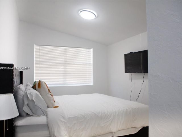 Продажа дома по адресу 1821 Harding St - фото 7442933