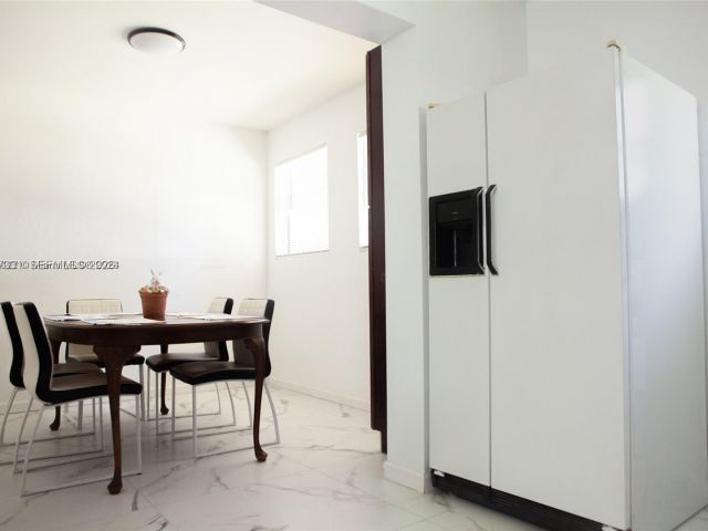 Продажа дома по адресу 1821 Harding St - фото 7442934