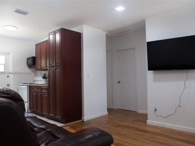 Продажа дома по адресу 1821 Harding St - фото 7442936