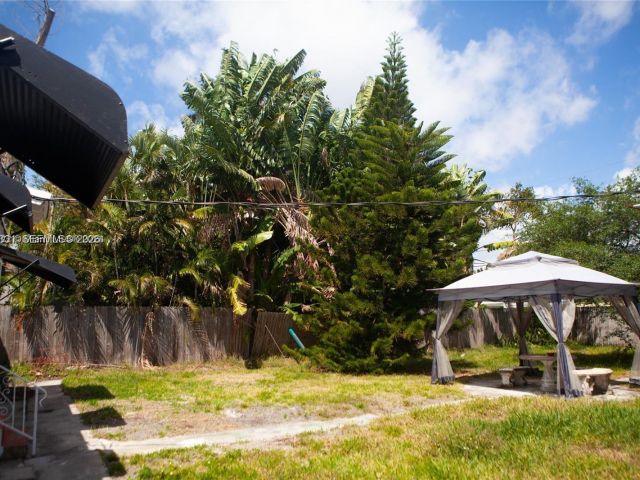 Продажа дома по адресу 1821 Harding St - фото 7442940