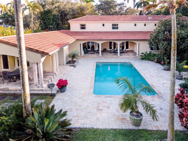 Продажа дома по адресу 4867 SW 82nd St - фото 7442792