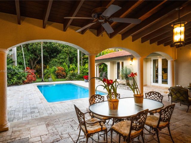 Продажа дома по адресу 4867 SW 82nd St - фото 7442795