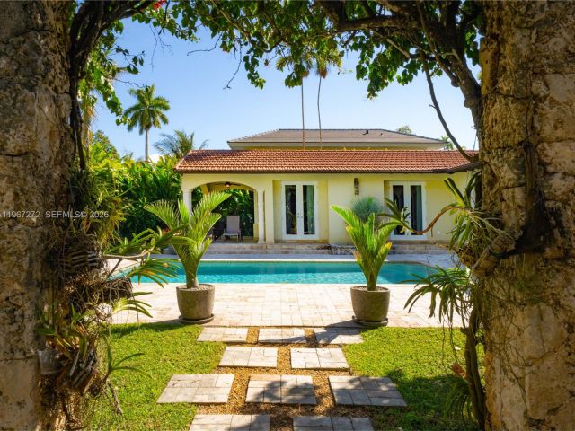 Продажа дома по адресу 4867 SW 82nd St - фото 7442796