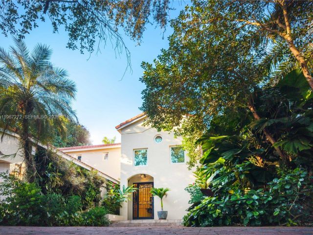 Продажа дома по адресу 4867 SW 82nd St - фото 7442799