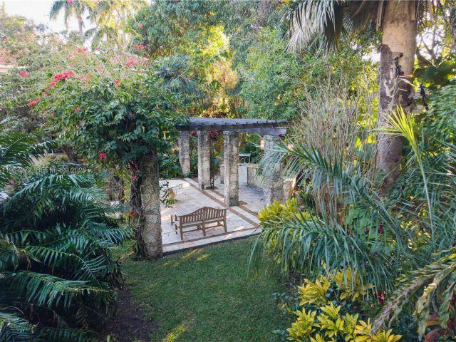 Продажа дома по адресу 4867 SW 82nd St - фото 7442801