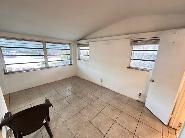 Продажа дома по адресу 1829 Harding St - фото 7442949