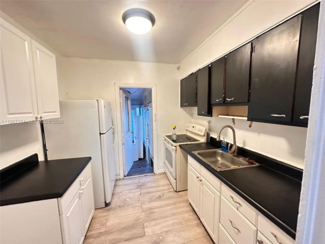 Продажа дома по адресу 1829 Harding St - фото 7442954